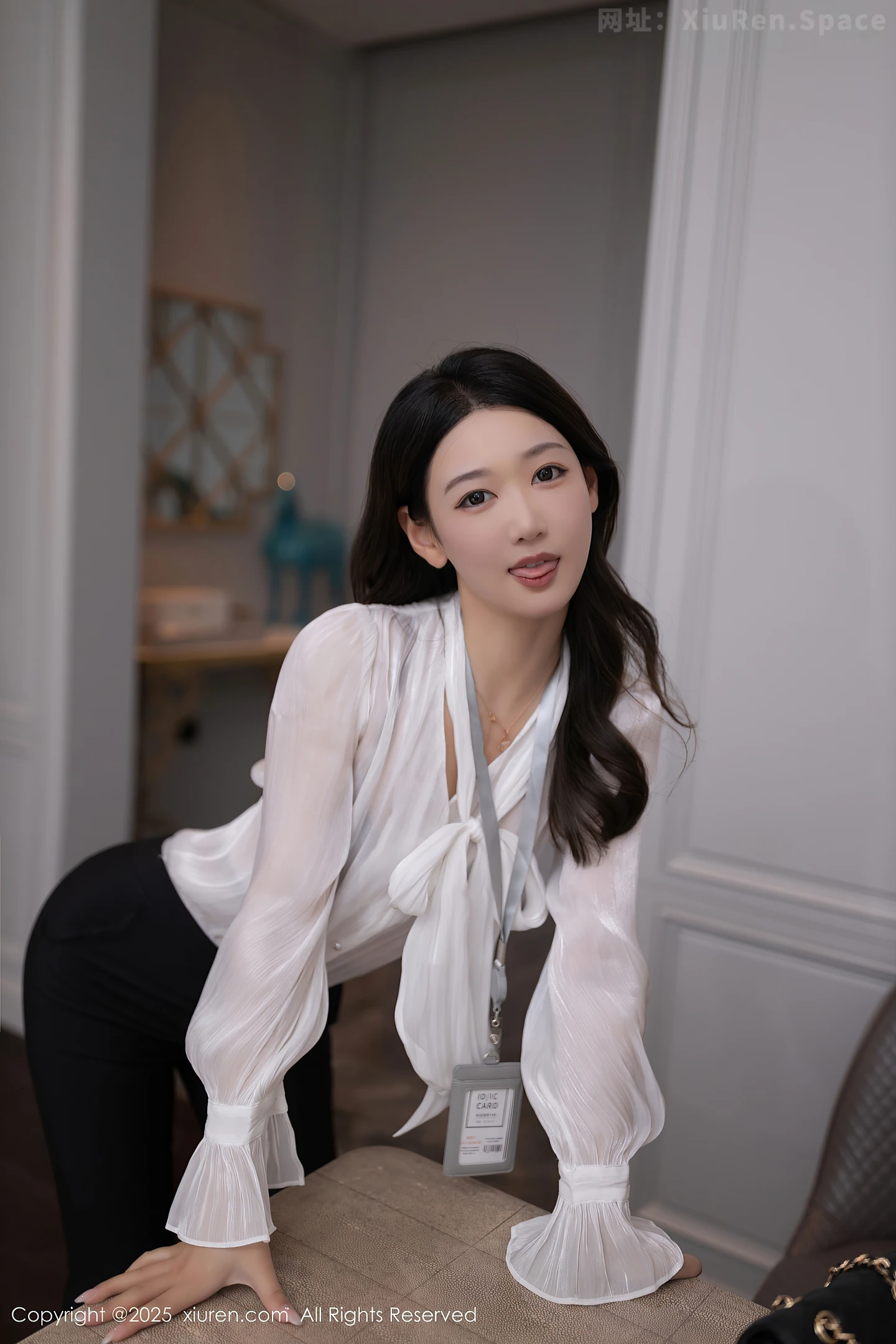 图片[4]-[XiuRen秀人网] VOL.9960 模特唐安琪性感白衬衫露黑色内衣配超薄黑丝秀柔美身姿诱惑写真82P-秀人网官方网站